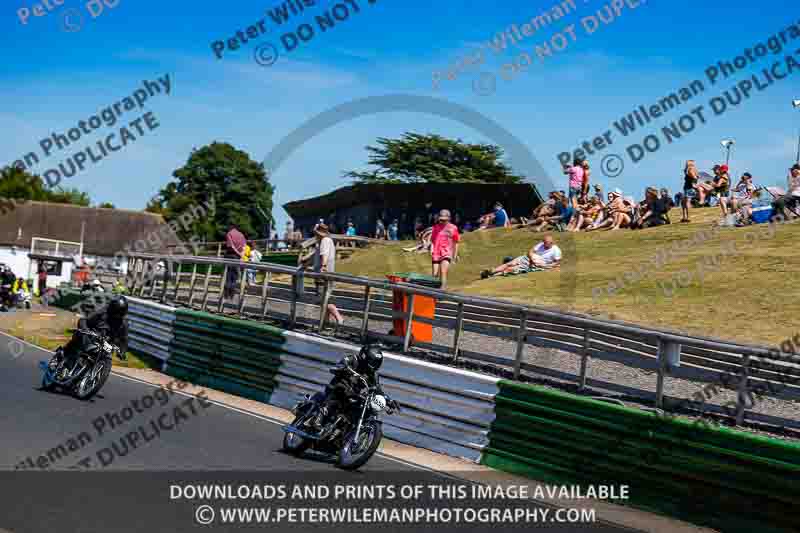 Vintage motorcycle club;eventdigitalimages;mallory park;mallory park trackday photographs;no limits trackdays;peter wileman photography;trackday digital images;trackday photos;vmcc festival 1000 bikes photographs